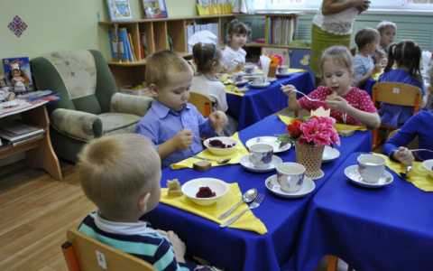 К концу 2019 года администрация сократит очередь в детсады Кирова до 600 человек