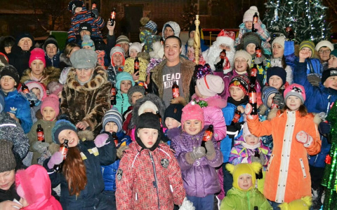Организовал на свои деньги праздник для 400 детей: история лучшего управдома Кирова