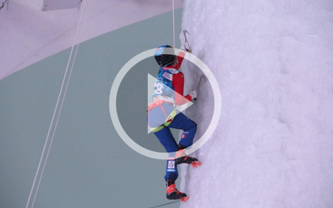 Видео: в Кирове прошел чемпионат мира по ледолазанию