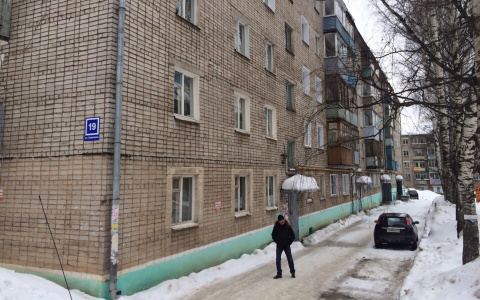 Очевидцы: «В Кирове в подъезде дома нашли пенсионерку в луже крови»