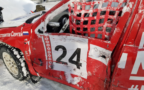 «Борьба за победу была жестокой. Два кировских авто сошли с трассы»: в Коми прошел финал гонок на льду