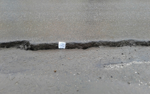 В Кирове "лопнул" асфальт на улице Комсомольской