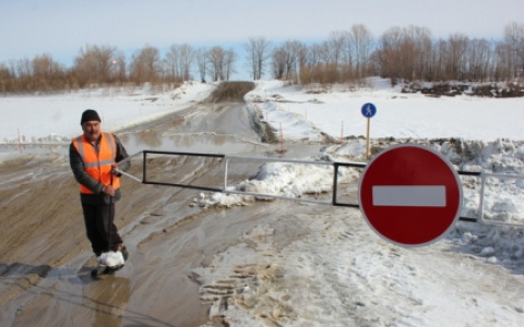 В Кировской области закрыли дорогу, соединявшую поселок с "большой землей"