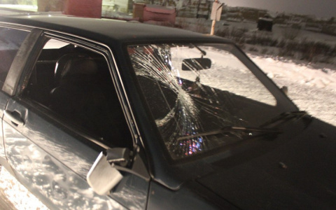 На Московской пьяный вандал испортил несколько припаркованных автомобилей