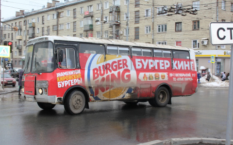 Кировчане пожаловались на рекламные баннеры в общественном транспорте города