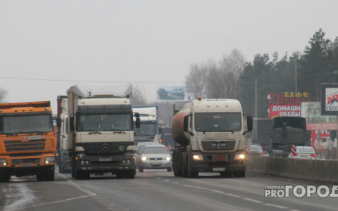 Для сохранения дорог в Кировской области временно ограничат движение большегрузов
