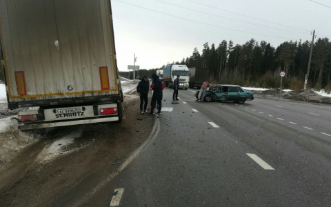 Серьезная авария на трассе Подгорянка – Шихово: на месте работает скорая
