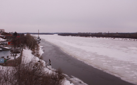 Фото дня: на Вятке начал таять лед