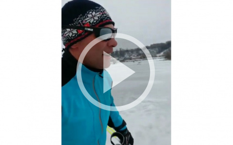 Видео: кировчанин прокатился на лыжах по весенней Вятке