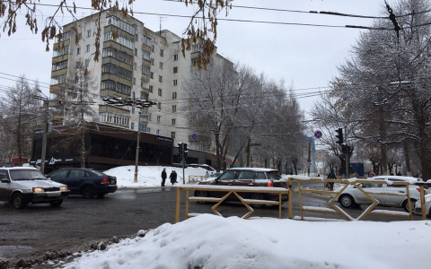 В центре Кирова двое суток не работает светофор