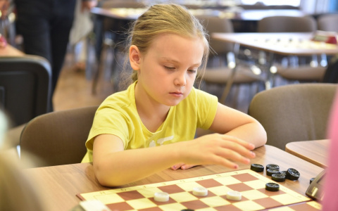 Юная кировчанка завоевала "золото" на первенстве России по русским шашкам