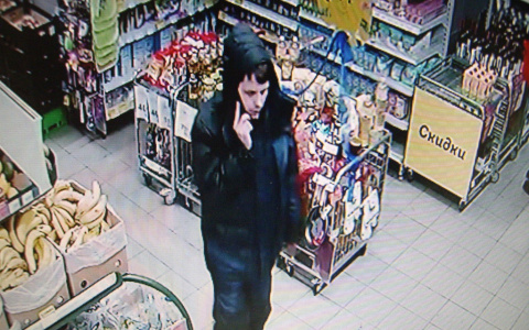 В Кирове ищут двух мужчин, которые украли дорогой алкоголь из магазина