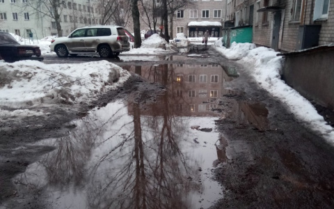 "Ни проехать ни пройти": кировчане поделились фотографиями весенних дворов