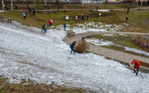 Стало известно, когда Киров начнут прибирать после зимы