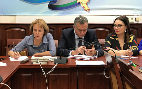 В Кировской области продолжают работу прямые линии по вопросам льготного лекарственного обеспечения