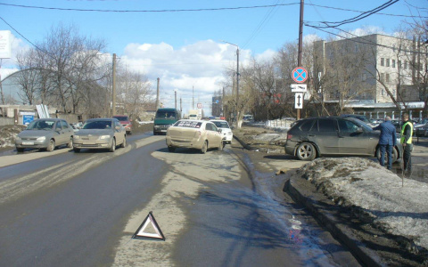 ДТП в Кирове: от удара у BMW X5 вырвало колеса