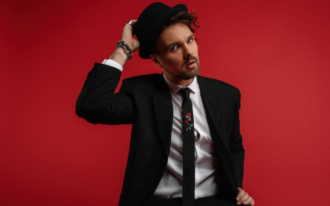 Эпатажный Александр Панайотов впервые выступит в Кирове