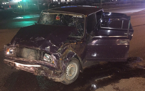 В Кирове пять человек пострадали при столкновении двух ВАЗов