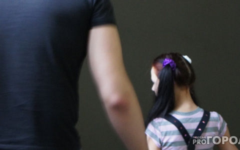 В Чепецке днем двое мужчин надругались над 12-летней девочкой в туалете закусочной