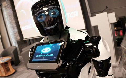 У детского космического центра появился еще один современный робот