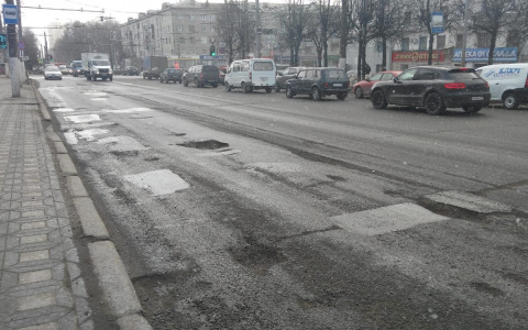 "Как будто бомбежка прошла": кировчане жалуются на состояние дорог в центре