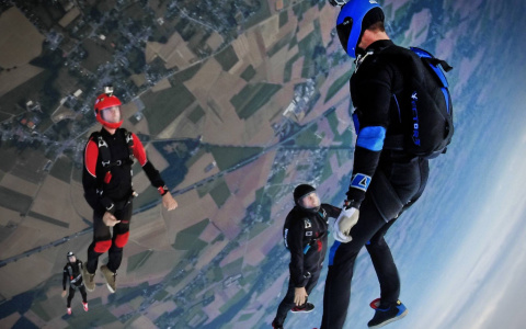 100 часов массажа и фигуры в небе: как кировчане попадали в книги рекордов