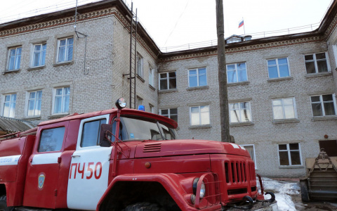 В Кировской области из-за пожара в здании администрации эвакуировали 70 человек