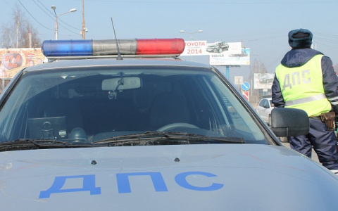 В Кировской области полицейские в ходе погони со стрельбой остановили машину с нарушителем