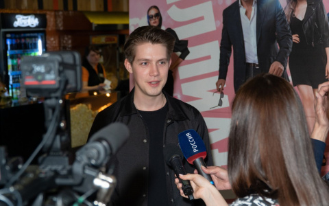 Актер Федор Бавтриков представил кировчанам фильм "Миллиард"