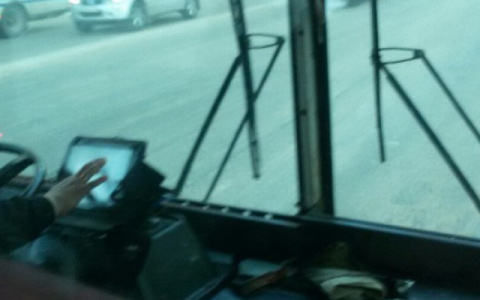 Гонки, выезды на встречку, игры на планшете и драки: за что наказывали кировских водителей автобусов