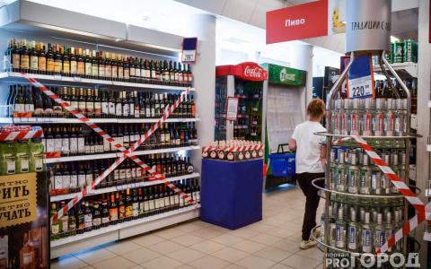 В Кирове двое мужчин украли из магазина алкоголь