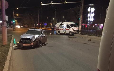 В машине скорой помощи, попавшей в ДТП у «Алых парусов», везли пациента