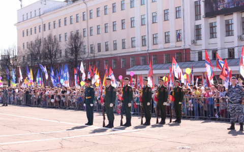 Фото и видеорепортаж с парада Победы в Кирове