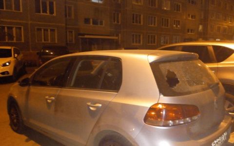 В Кирове вандалы уценили несколько припаркованных автомобилей