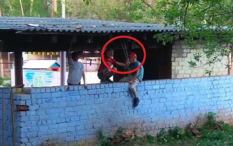 «Пацаны, прощайте»: в Кирове на территории детсада дети играют, прыгая в петлю