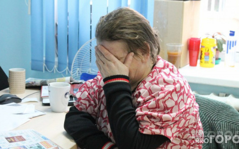 В Кирове пенсионерка выпрыгнула на ходу из автомобиля, спасаясь от грабителя