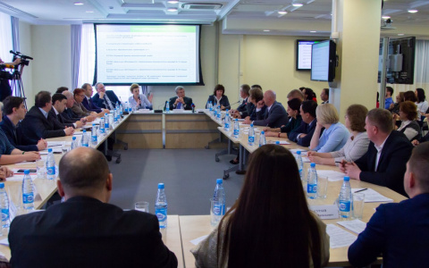 В Правительстве Кировской области обсудили организацию единого меню для школ