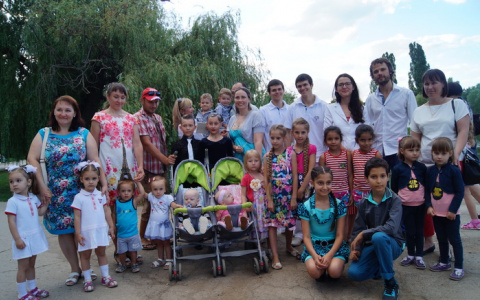 "Разноцветные галстуки" и "Двойное счастье": в Кирове пройдут два фестиваля