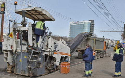 Подрядчики отчитались о ходе ремонта дорог на улицах Кирова