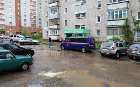 В Кирове нашли тело подростка во дворе жилого дома