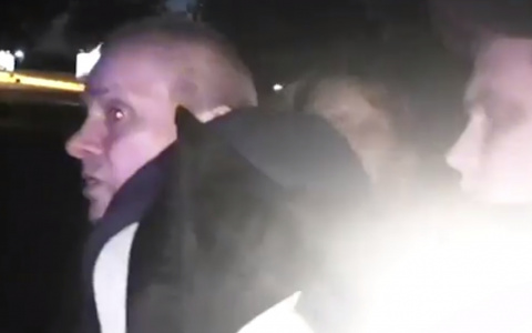 Пьяный пассажир такси устроил скандал из-за Rammstein