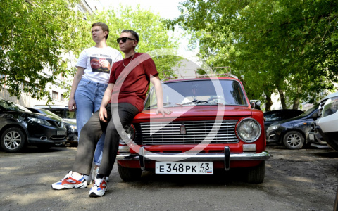 Видео: семейная пара из Кирова отправилась в Африку на "копейке"