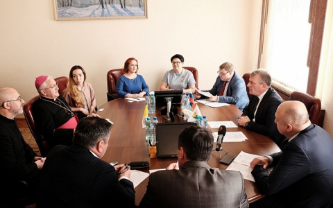 Посол Ватикана попросил губернатора передать кировский костел католикам