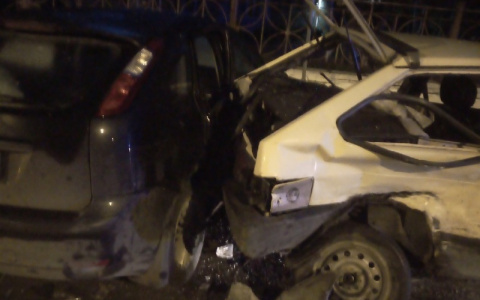 В Кирове 21-летняя девушка на иномарке выпила и протаранила 4 машины