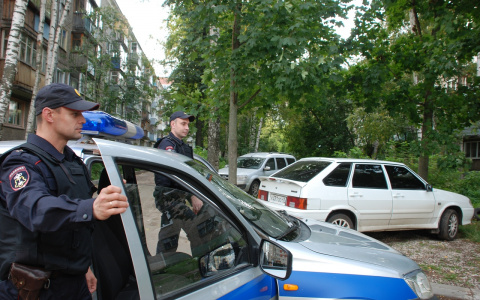 В Кирове трое мужчин украли строительные леса