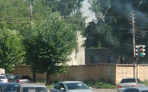 На территории НИИ Микробиологии в Кирове слышали хлопки и видели желтый дым