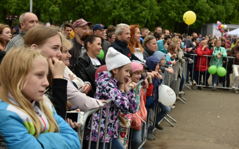Стало известно, почему в День города перенесут сцену на Октябрьский проспект