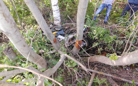 Появились фото с места аварии в Кировской области, где погибли супруги