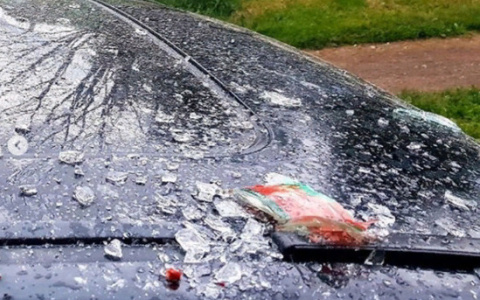 В Кирове хулиганы скинули на Land Cruiser банку с соком