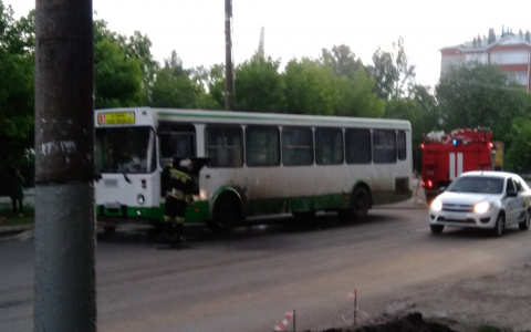 Что обсуждают в Кирове: пожар в автобусе и женщина без памяти на дороге